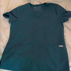 Figs 3 pocket scrub top